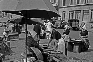 Images Dated 27th April 2021: Women in traditional costume, Copenhagen fish market