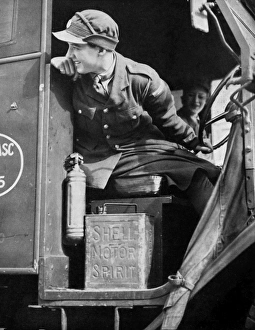 Images Dated 14th March 2012: Women transport drivers, World War Two, 1939