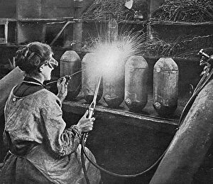 Bombs Gallery: Women welding bomb cases, WW1