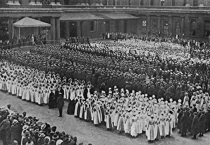 Women workers WW1 - procession of homage at Palace Women workers WW1 - procession of homage at Palace