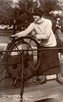 Images Dated 17th May 2016: Women WW1 Lock Keeper