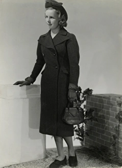 Images Dated 6th November 2015: WOMENs COAT 1940