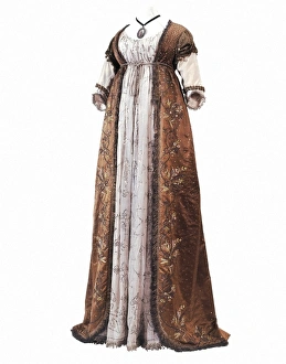Womens dress embroidered with leaf decorations Womens dress embroidered with leaf decorations