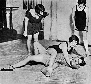 Images Dated 7th March 2018: Womens wrestling school in Vauxhall, 1928