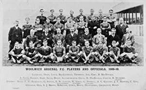 Images Dated 27th June 2017: Woolwich Arsenal FC team and officials 1909-1910
