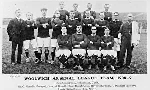 Teams Gallery: Woolwich Arsenal Football Club team 1908-1909