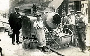 Unknown Gallery: Workmen with Early Cement Mixer, Unknown Location, England