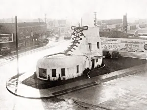 Oregon Prints: Worlds largest shoe, repair business Portland, Oregon
