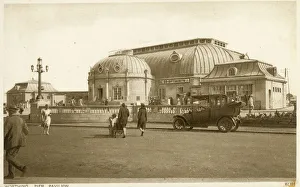 Valerie Collection: The Worthing Pier Pavilion. Performing were the Co-Optimists