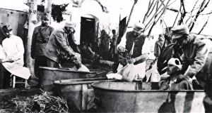 Images Dated 16th November 2011: Wounded Romanian soldiers taking a bath, WW1