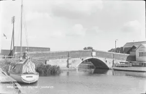 Waterway Prints: Wroxham Bridge