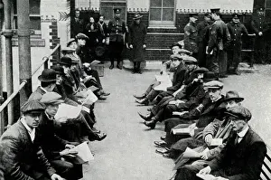Reporting Prints: WW1 - British Recruits - The central recruiting headquarters