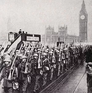 WW1 - British troops crossing Westminster Bridge, London