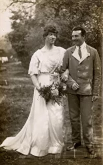 Images Dated 10th September 2018: WW1 - Convalescent Soldier and his bride