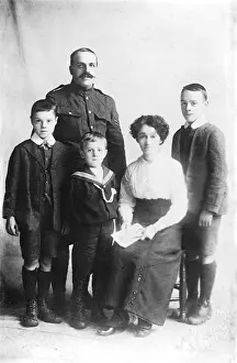 WW1 family portrait with father in the army