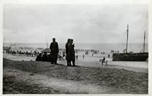 Images Dated 31st December 2015: WW1 - French soldiers on the beach at De Panne