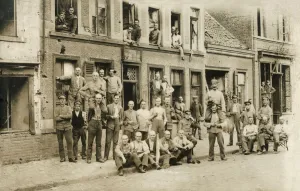 Bullet Prints: WW1 - German soldiers pose on a battle-scarred French street