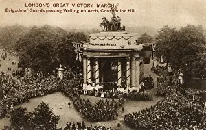 Honouring Prints: WW1 - The Great Victory March - passing Wellington Arch