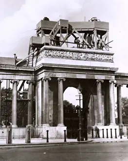 Searchlight Prints: WW1 - Hyde Park Corner - converted to mount searchlights