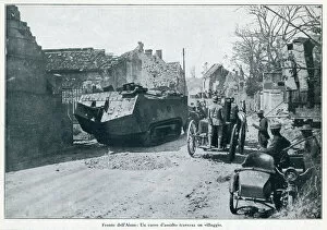 Aisne Gallery: WW1 - Military tank and soldiers in Aisne, France, 1918