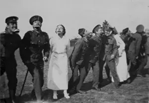 Bpeosa Prints: WW1 - Soldiers and nurses in Bun Race