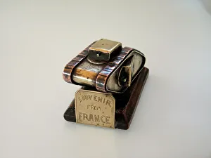 Images Dated 23rd October 2009: WW1 tank on wooden base