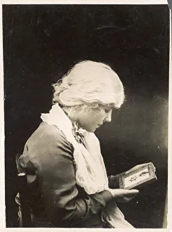 Widow Gallery: Ww1 Wife with Medal