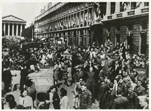 WW2 - From the Madeleine to Place de la Concorde, Parisians cheer the French