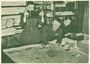 Positions Prints: WW2 - R. A. F. Placing Prints On The Map