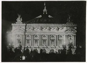 Images Dated 2nd March 2021: WW2 - Victory Celebrations in Paris, France - the first night of peace for Paris