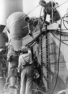 Roles Prints: WW2 - Women painting Ships - War Effort