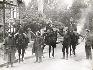 WWI: British soldiers offering cigarettes to French cavalry