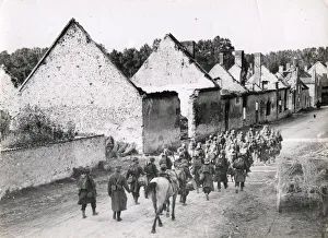 WWI: French soliders in Soizy-aux-Bois, on way to front
