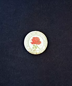 Images Dated 28th September 2011: WWI Fund Raising badge - Rose Day