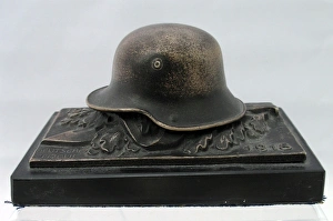 Images Dated 14th February 2012: WWI German commemorative desk ornament