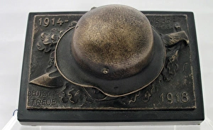 Images Dated 14th February 2012: WWI German commemorative desk ornament