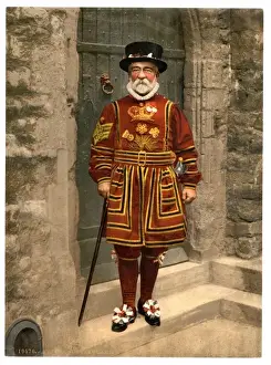 Beef Eater Prints: A yoeman of the guard (Beefeater), London, England