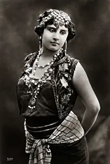 Young Egyptian woman, Egypt, circa 1910