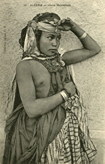 Images Dated 7th December 2015: Young woman, Algeria