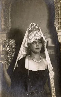 Images Dated 14th February 2018: Young woman in a Spanish mantilla, holding a fan
