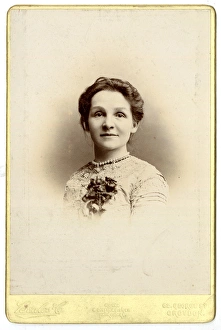 Images Dated 5th September 2017: Young woman in studio photo