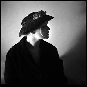 Images Dated 6th October 2015: Young woman in victorian straw hat