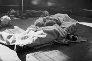 Youngsters during a rest period, Radburn, New Jersey